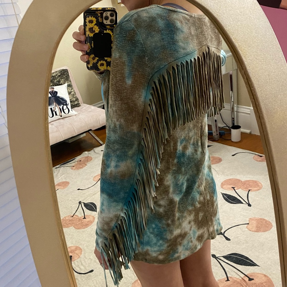 Tie die fringe long sleeve cardigan. Super soft. Excellent used condition. Small